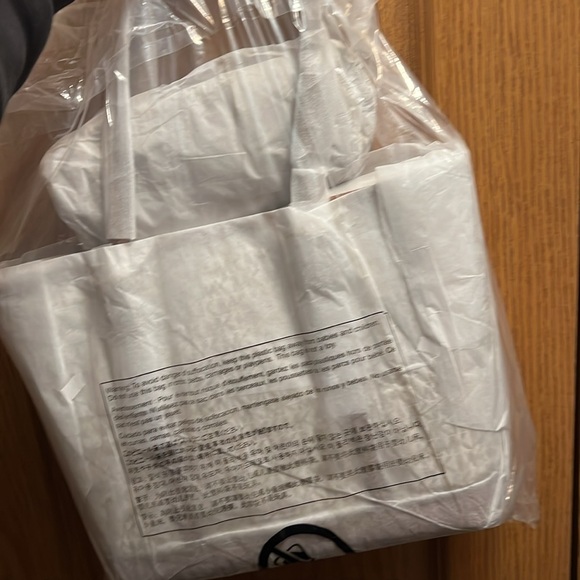 Michael Kors Jet Set Travel Small Logo Top-Zip Tote Bag, Vanilla w/dust bag - Picture 6 of 6